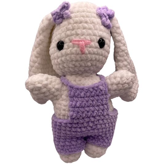 gehäkelter Hase bekleidet